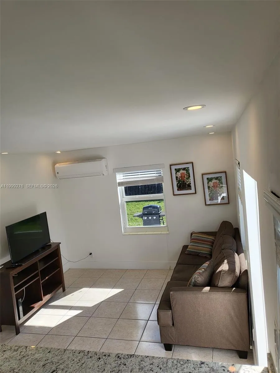 Hollywood, Florida 33024, 1 Bedroom Bedrooms, ,1 BathroomBathrooms,Residential Lease,For Rent,A11999276
