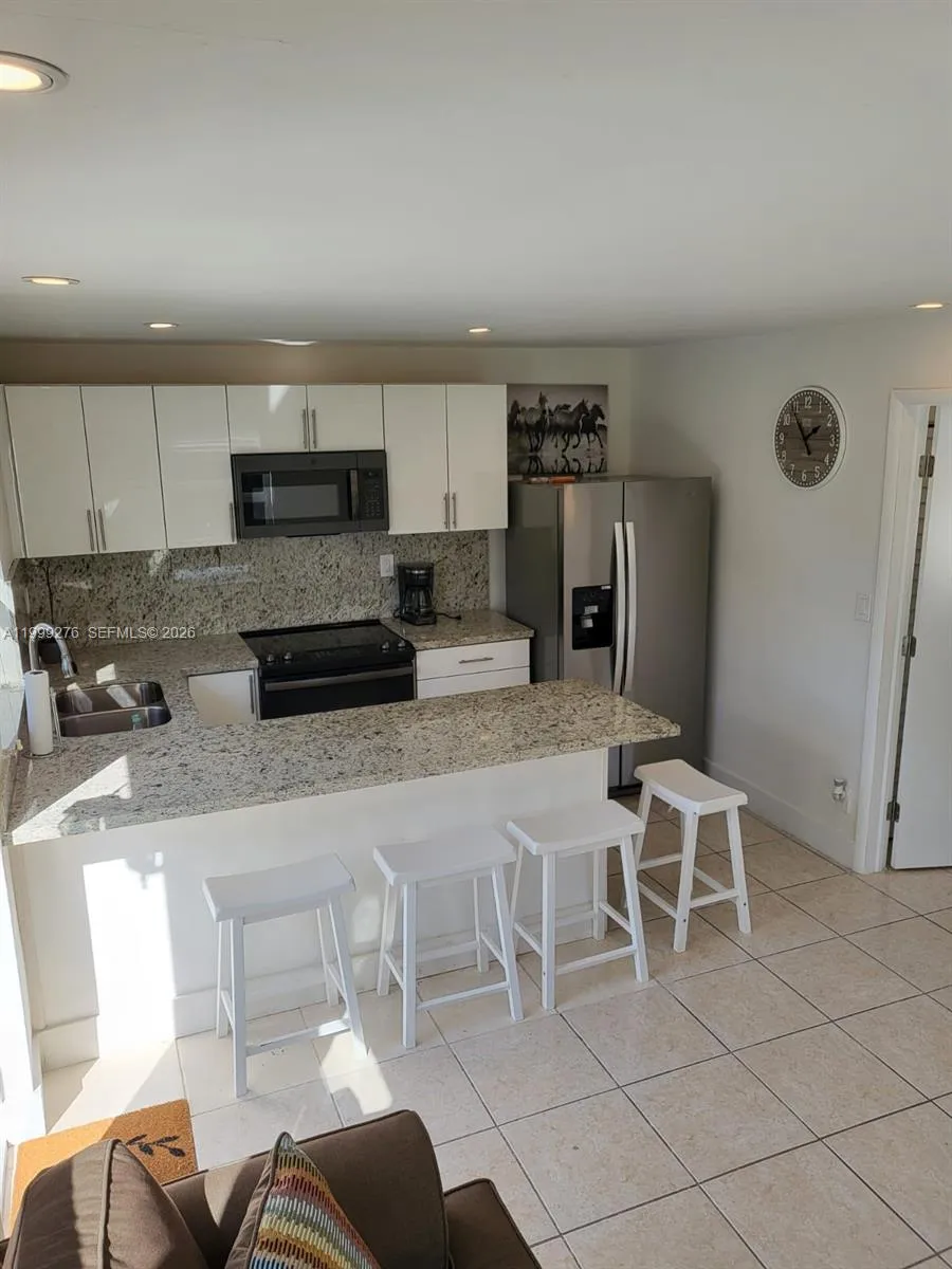 Hollywood, Florida 33024, 1 Bedroom Bedrooms, ,1 BathroomBathrooms,Residential Lease,For Rent,A11999276