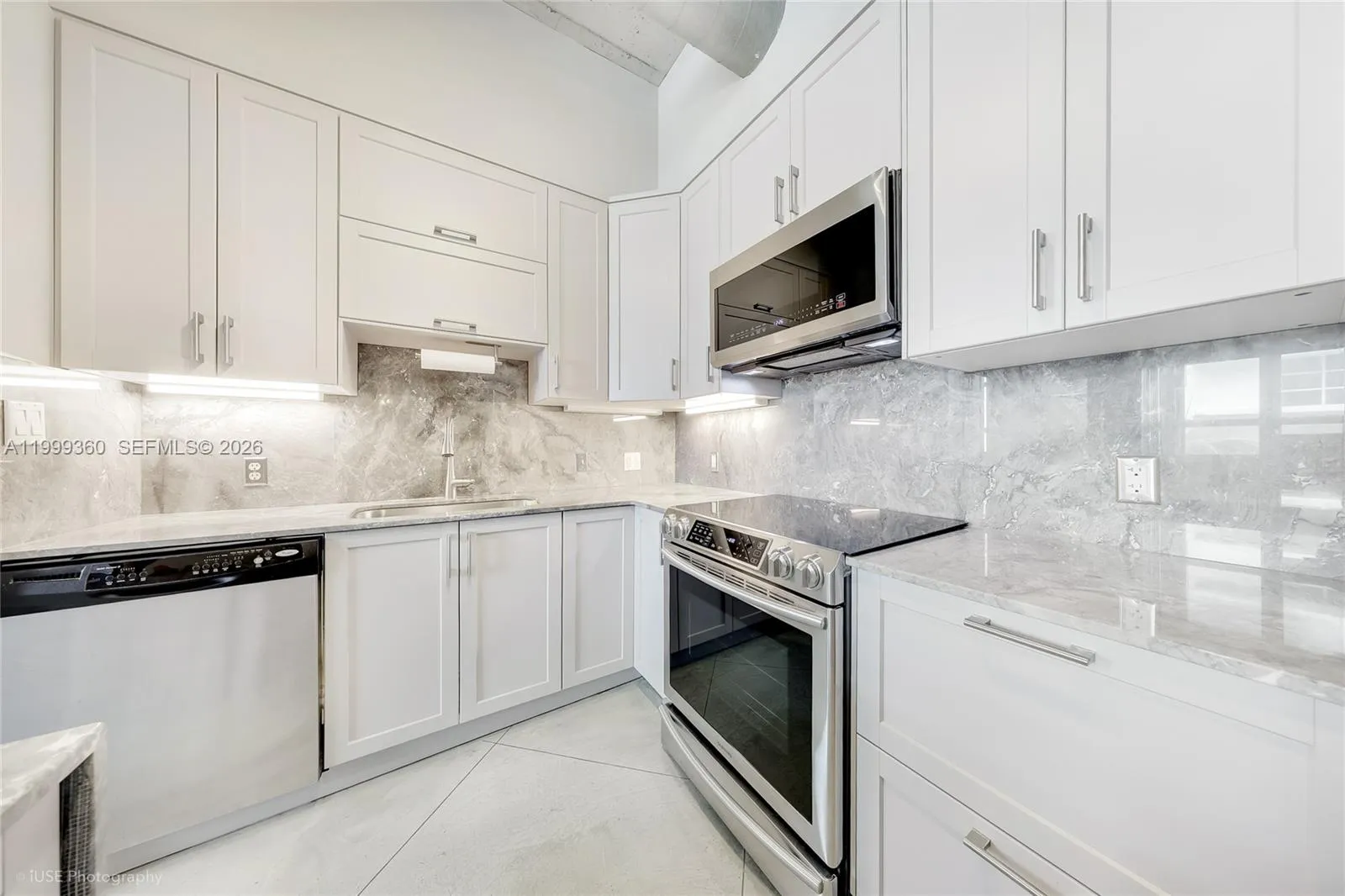 2001 Biscayne Blvd 2311, Miami, Florida 33137, Miami, Florida 33137, 2 Bedrooms Bedrooms, ,2 BathroomsBathrooms,Residential Lease,For Rent,2001 Biscayne Blvd 2311, Miami, Florida 33137,A11999360