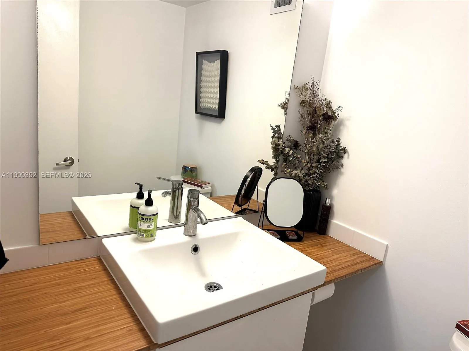 1020 Meridian Ave 806, Miami Beach, Florida 33139, Miami Beach, Florida 33139, 1 Bedroom Bedrooms, ,1 BathroomBathrooms,Residential Lease,For Rent,1020 Meridian Ave 806, Miami Beach, Florida 33139,A11999352