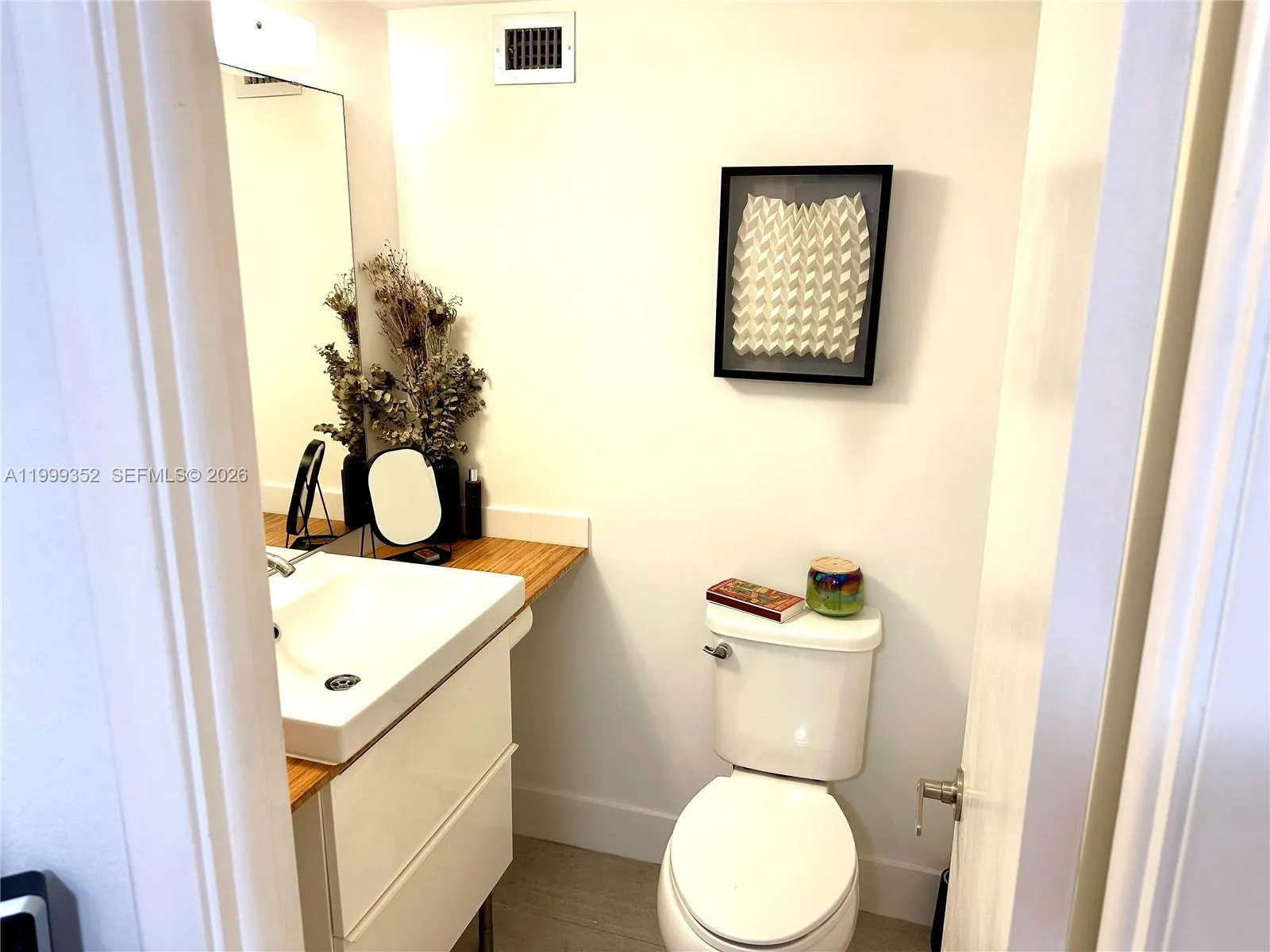 1020 Meridian Ave 806, Miami Beach, Florida 33139, Miami Beach, Florida 33139, 1 Bedroom Bedrooms, ,1 BathroomBathrooms,Residential Lease,For Rent,1020 Meridian Ave 806, Miami Beach, Florida 33139,A11999352