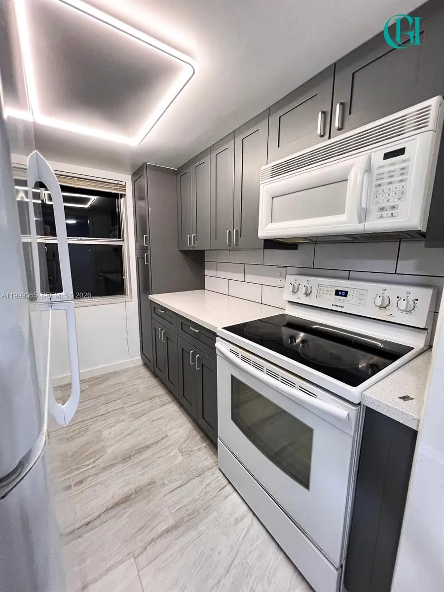 102 Se 10th St 101, Deerfield Beach, Florida 33441, Deerfield Beach, Florida 33441, 1 Bedroom Bedrooms, ,1 BathroomBathrooms,Residential Lease,For Rent,102 Se 10th St 101, Deerfield Beach, Florida 33441,A11999365