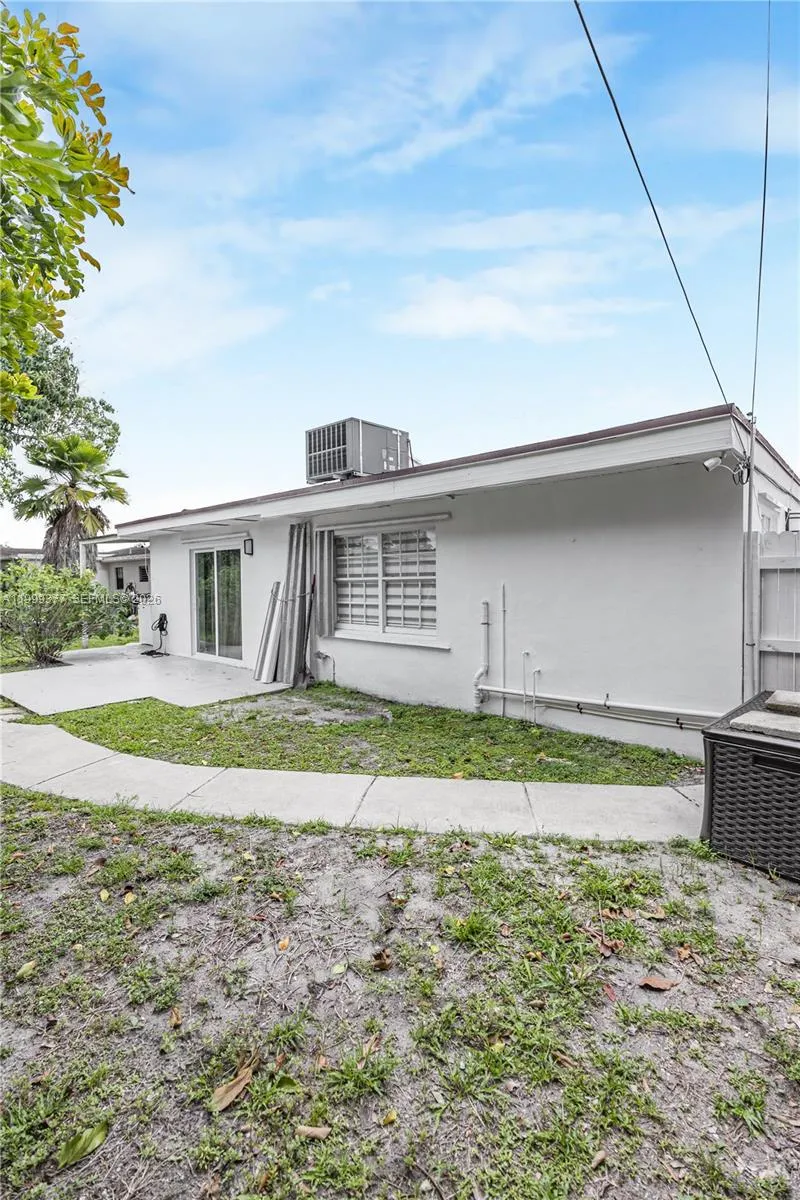 7031 Sw 27th Ct 1, Miramar, Florida 33023, Miramar, Florida 33023, 3 Bedrooms Bedrooms, ,1 BathroomBathrooms,Residential Lease,For Rent,7031 Sw 27th Ct 1, Miramar, Florida 33023,A11999377