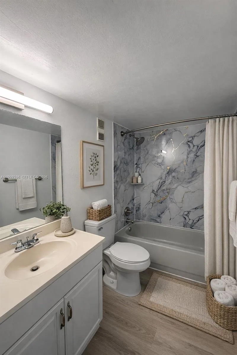 1900 W 68th St B203, Hialeah, Florida 33014, Hialeah, Florida 33014, 2 Bedrooms Bedrooms, ,2 BathroomsBathrooms,Residential,For Sale,1900 W 68th St B203, Hialeah, Florida 33014,A11999386