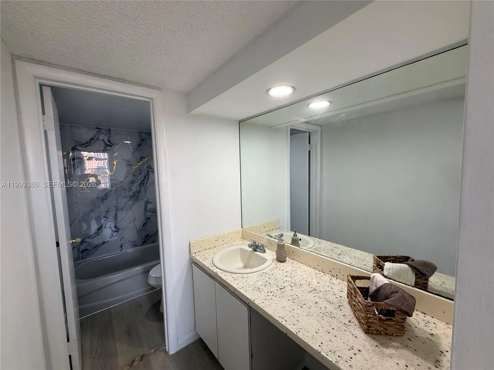 1900 W 68th St B203, Hialeah, Florida 33014, Hialeah, Florida 33014, 2 Bedrooms Bedrooms, ,2 BathroomsBathrooms,Residential,For Sale,1900 W 68th St B203, Hialeah, Florida 33014,A11999386