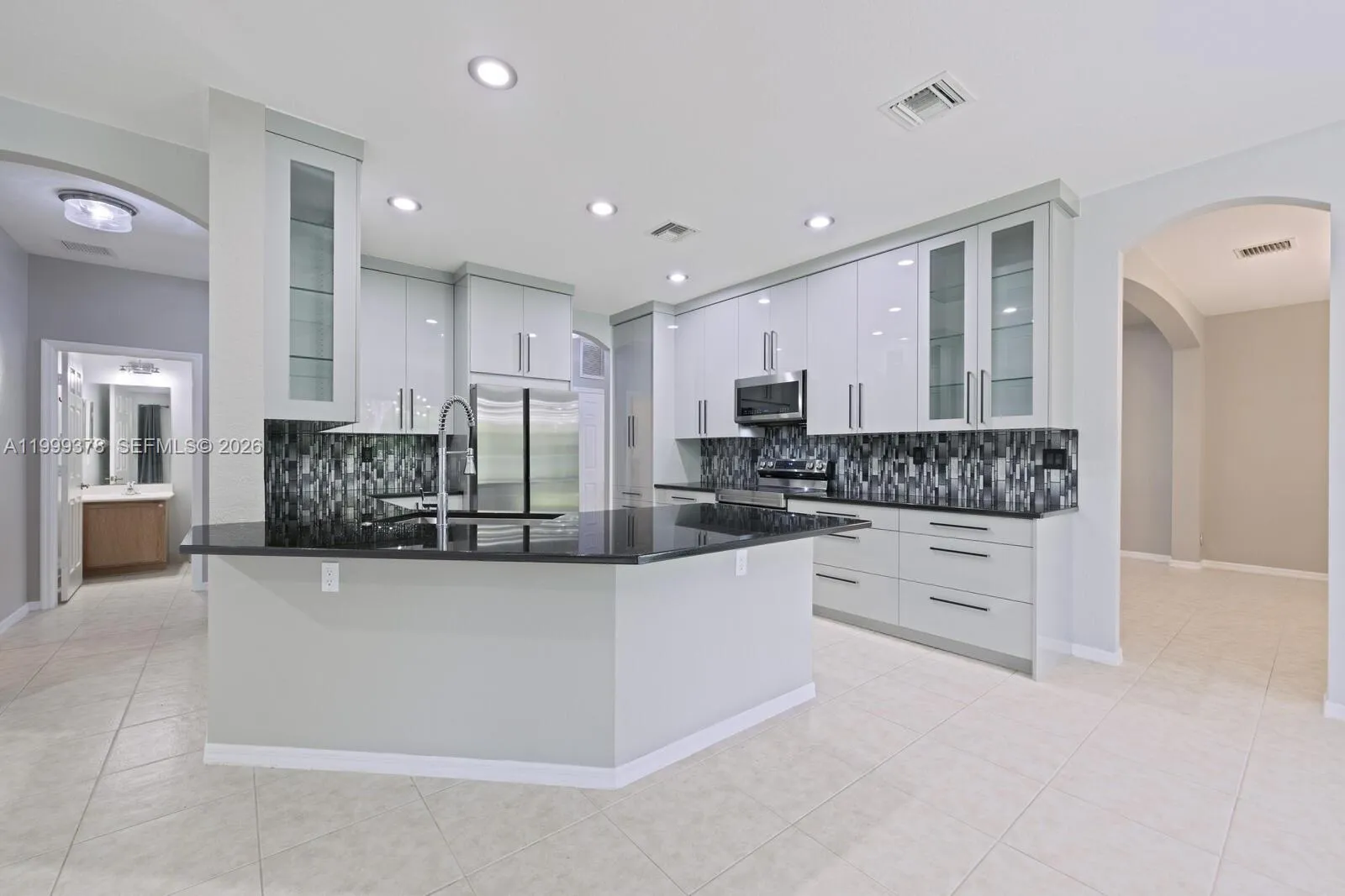 4207 W Whitewater Ave, Weston, Florida 33332, Weston, Florida 33332, 5 Bedrooms Bedrooms, ,4 BathroomsBathrooms,Residential,For Sale,4207 W Whitewater Ave, Weston, Florida 33332,A11999378