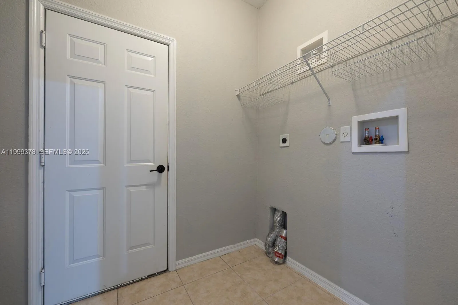 4207 W Whitewater Ave, Weston, Florida 33332, Weston, Florida 33332, 5 Bedrooms Bedrooms, ,4 BathroomsBathrooms,Residential,For Sale,4207 W Whitewater Ave, Weston, Florida 33332,A11999378