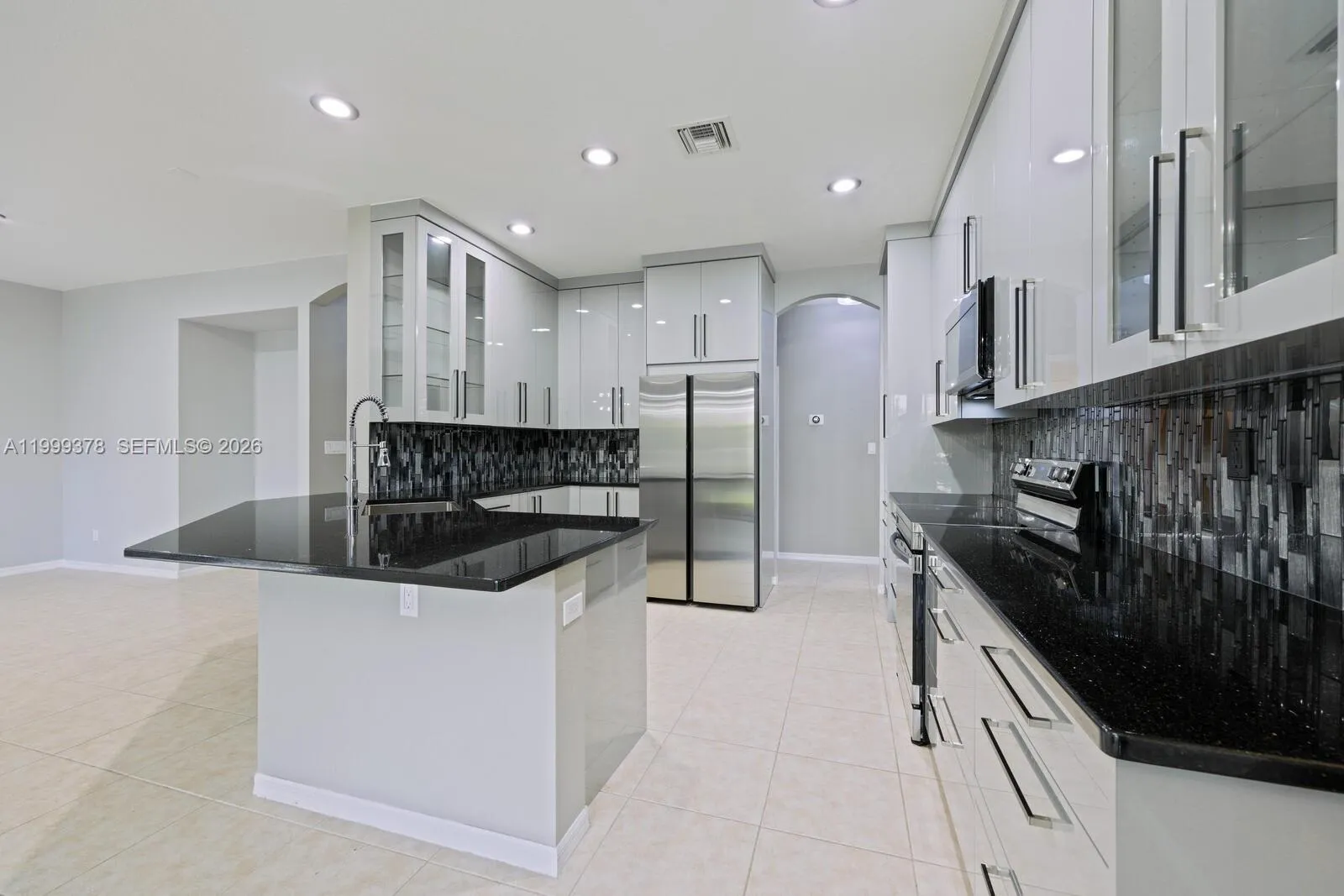 4207 W Whitewater Ave, Weston, Florida 33332, Weston, Florida 33332, 5 Bedrooms Bedrooms, ,4 BathroomsBathrooms,Residential,For Sale,4207 W Whitewater Ave, Weston, Florida 33332,A11999378