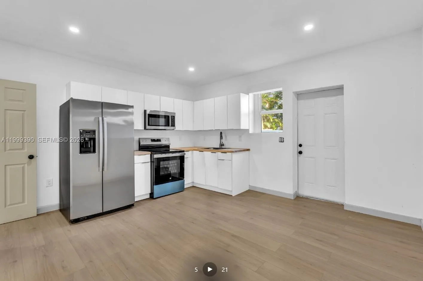 709 Sw 4th Ct 2, Fort Lauderdale, Florida 33315, Fort Lauderdale, Florida 33315, 2 Bedrooms Bedrooms, ,2 BathroomsBathrooms,Residential Lease,For Rent,709 Sw 4th Ct 2, Fort Lauderdale, Florida 33315,A11999390