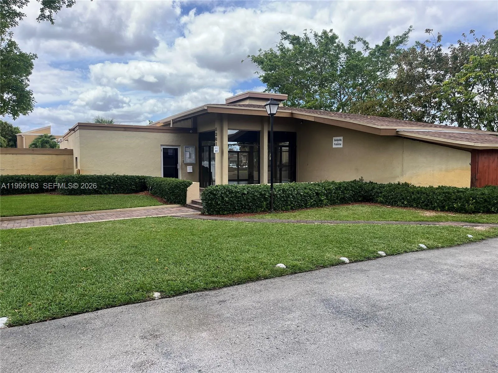 Miramar, Florida 33025, 2 Bedrooms Bedrooms, ,1 BathroomBathrooms,Residential,For Sale,A11999163