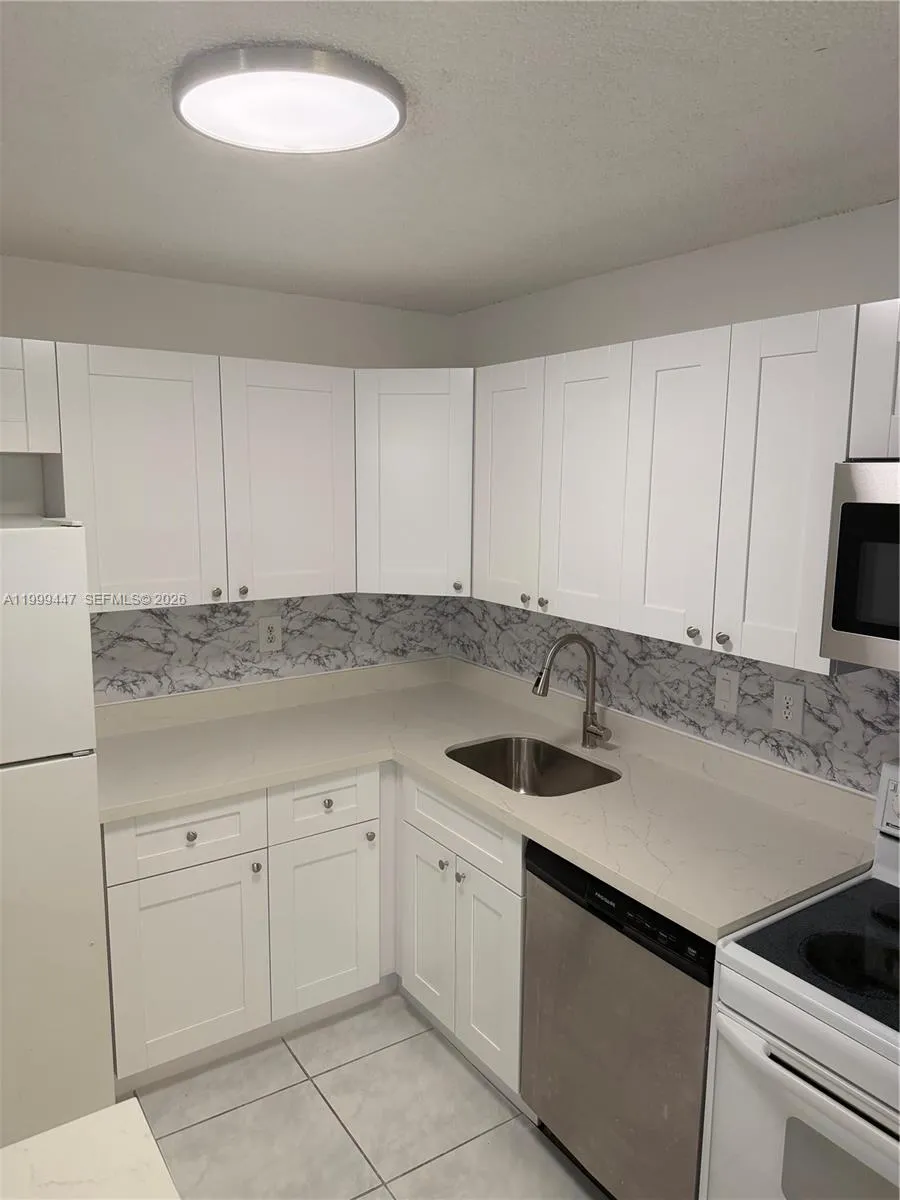 823 Ne 199th St 104-12, Miami, Florida 33179, Miami, Florida 33179, 2 Bedrooms Bedrooms, ,2 BathroomsBathrooms,Residential Lease,For Rent,823 Ne 199th St 104-12, Miami, Florida 33179,A11999447