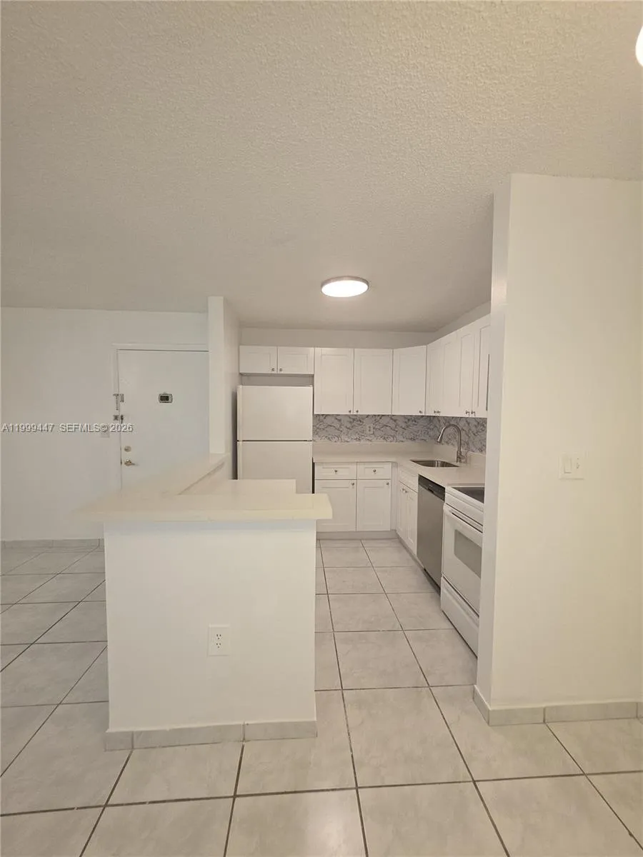 823 Ne 199th St 104-12, Miami, Florida 33179, Miami, Florida 33179, 2 Bedrooms Bedrooms, ,2 BathroomsBathrooms,Residential Lease,For Rent,823 Ne 199th St 104-12, Miami, Florida 33179,A11999447