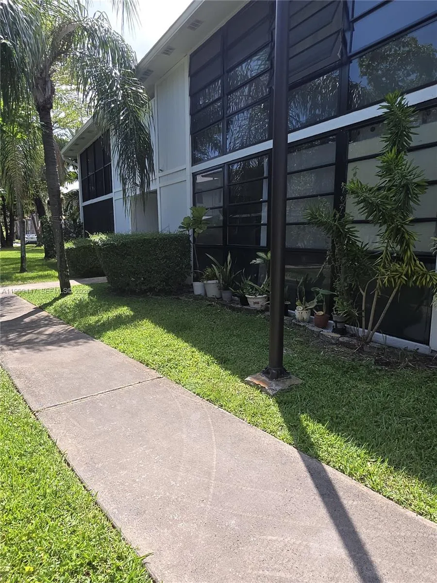 823 Ne 199th St 104-12, Miami, Florida 33179, Miami, Florida 33179, 2 Bedrooms Bedrooms, ,2 BathroomsBathrooms,Residential Lease,For Rent,823 Ne 199th St 104-12, Miami, Florida 33179,A11999447
