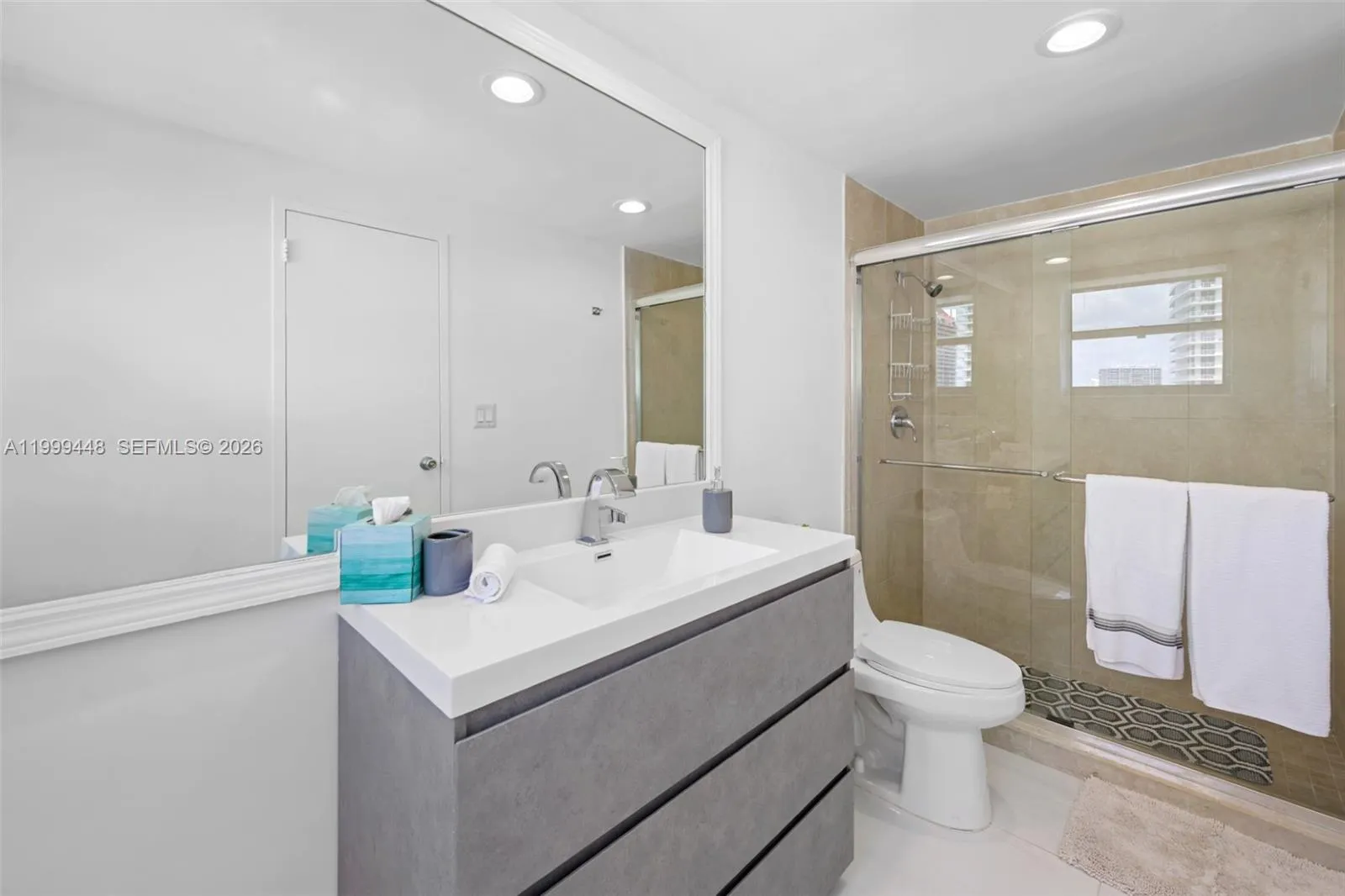 4001 S Ocean Dr 15b, Hollywood, Florida 33019, Hollywood, Florida 33019, 2 Bedrooms Bedrooms, ,2 BathroomsBathrooms,Residential,For Sale,4001 S Ocean Dr 15b, Hollywood, Florida 33019,A11999448