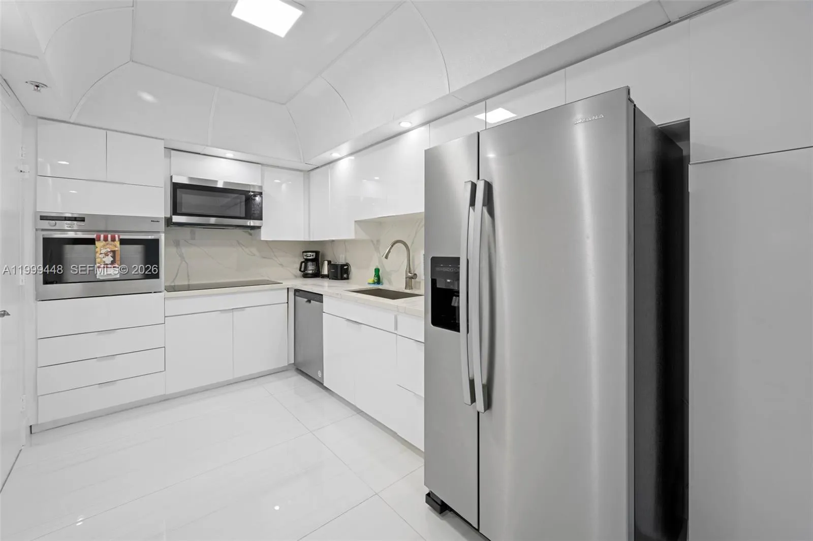 4001 S Ocean Dr 15b, Hollywood, Florida 33019, Hollywood, Florida 33019, 2 Bedrooms Bedrooms, ,2 BathroomsBathrooms,Residential,For Sale,4001 S Ocean Dr 15b, Hollywood, Florida 33019,A11999448