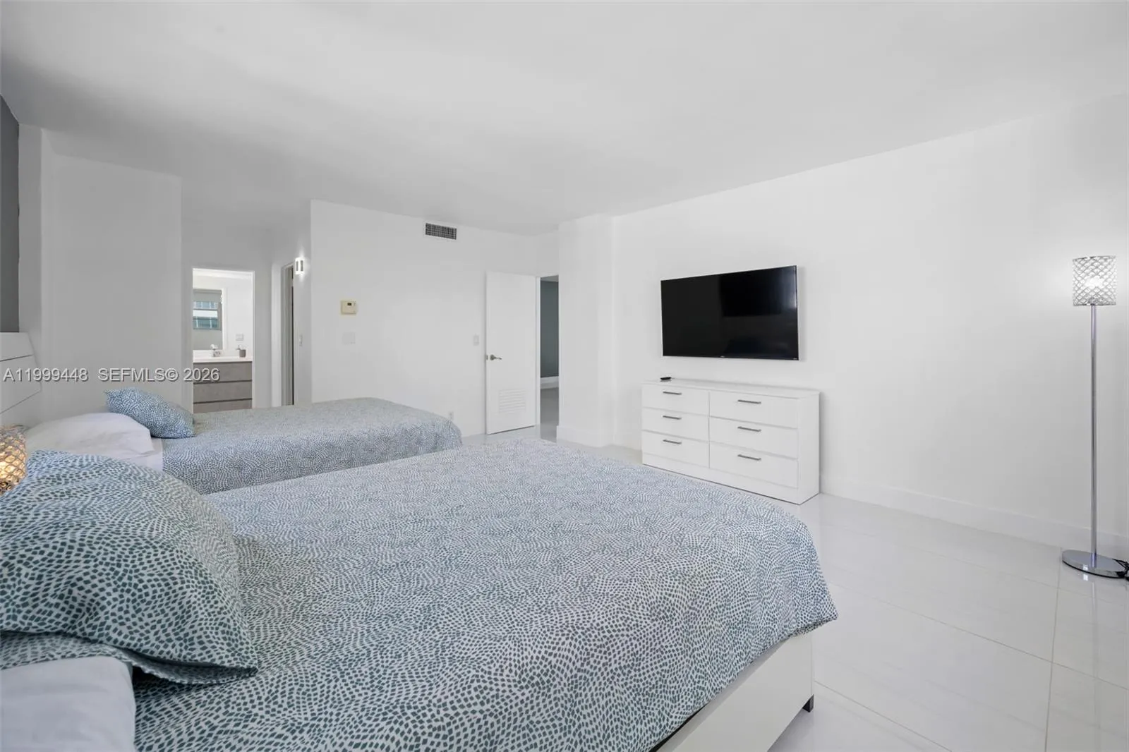 4001 S Ocean Dr 15b, Hollywood, Florida 33019, Hollywood, Florida 33019, 2 Bedrooms Bedrooms, ,2 BathroomsBathrooms,Residential,For Sale,4001 S Ocean Dr 15b, Hollywood, Florida 33019,A11999448