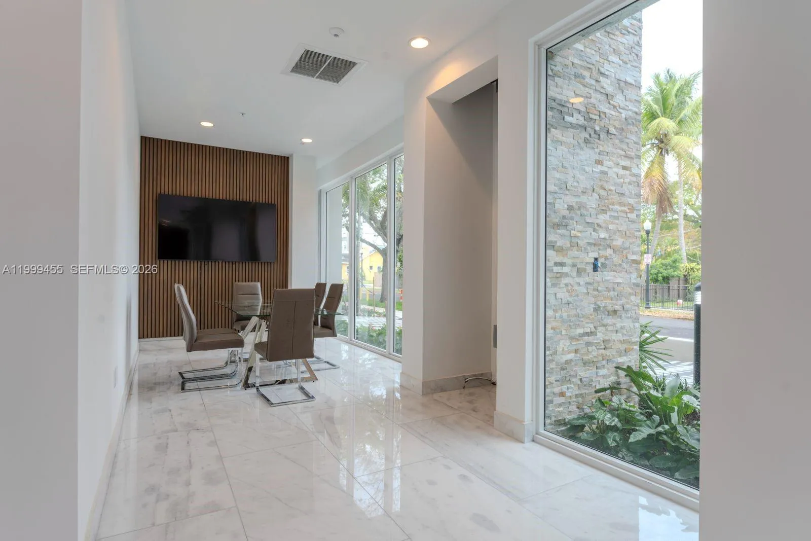 1850 Monroe St 410, Hollywood, Florida 33020, Hollywood, Florida 33020, 3 Bedrooms Bedrooms, ,2 BathroomsBathrooms,Residential,For Sale,1850 Monroe St 410, Hollywood, Florida 33020,A11999455