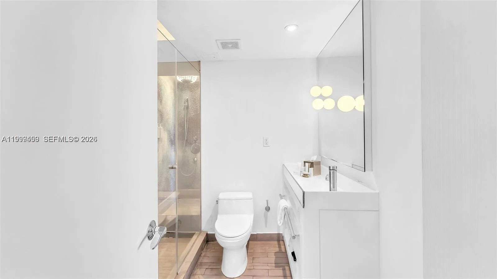 1100 West Ave 409, Miami Beach, Florida 33139, Miami Beach, Florida 33139, 1 Bedroom Bedrooms, ,1 BathroomBathrooms,Residential Lease,For Rent,1100 West Ave 409, Miami Beach, Florida 33139,A11999459