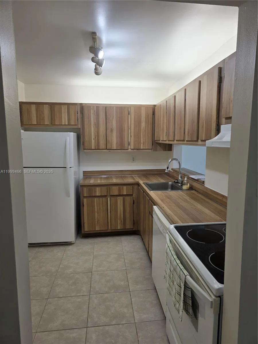8075 Sw 107th Ave 305, Miami, Florida 33173, Miami, Florida 33173, 2 Bedrooms Bedrooms, ,2 BathroomsBathrooms,Residential Lease,For Rent,8075 Sw 107th Ave 305, Miami, Florida 33173,A11999466
