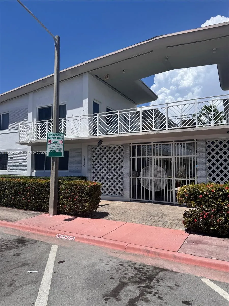 7430 Byron Ave 7a, Miami Beach, Florida 33141, Miami Beach, Florida 33141, ,1 BathroomBathrooms,Residential Lease,For Rent,7430 Byron Ave 7a, Miami Beach, Florida 33141,A11999462