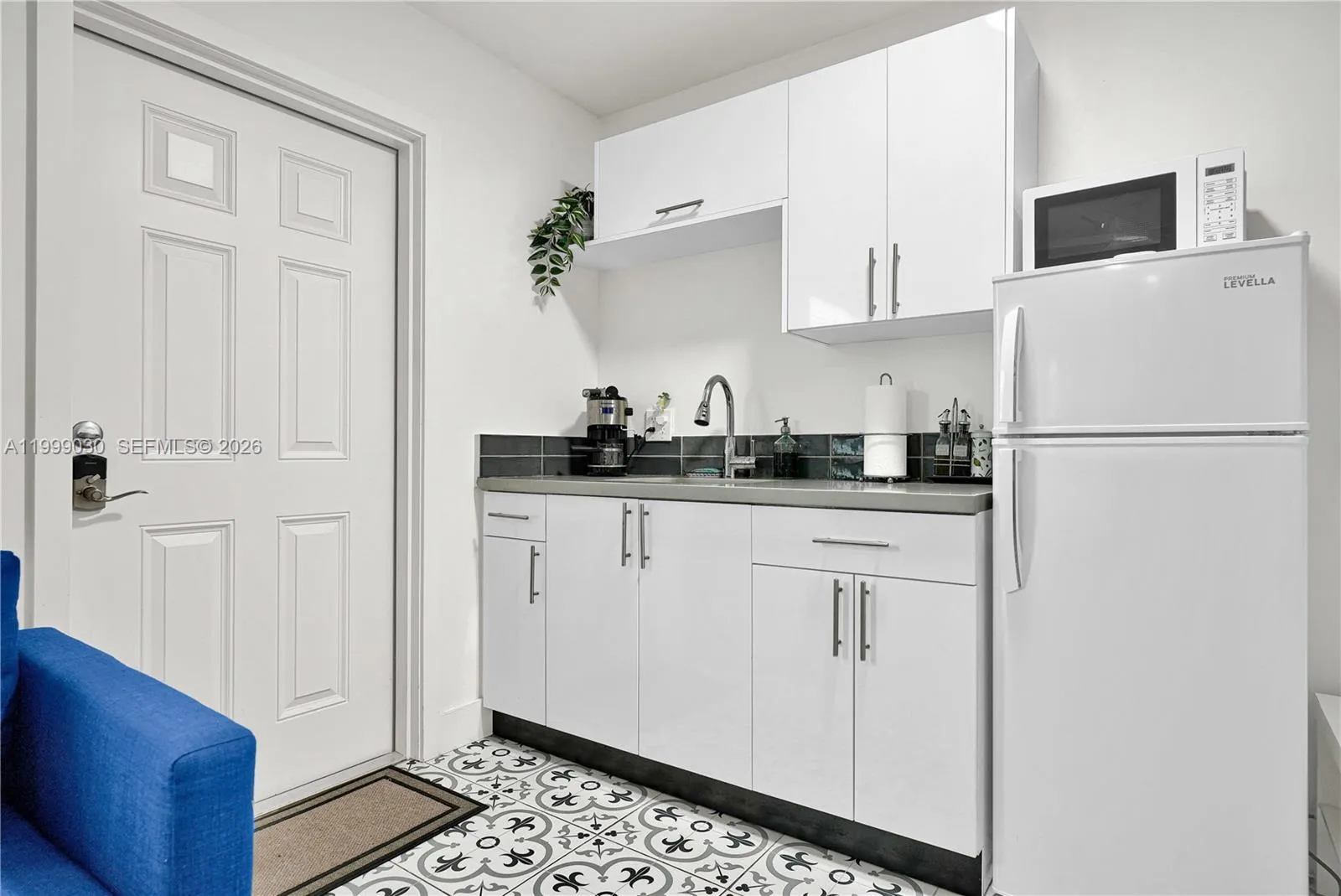 2615 Sw 34th Ct, Miami, Florida 33133, Miami, Florida 33133, 4 Bedrooms Bedrooms, ,2 BathroomsBathrooms,Residential,For Sale,2615 Sw 34th Ct, Miami, Florida 33133,A11999030