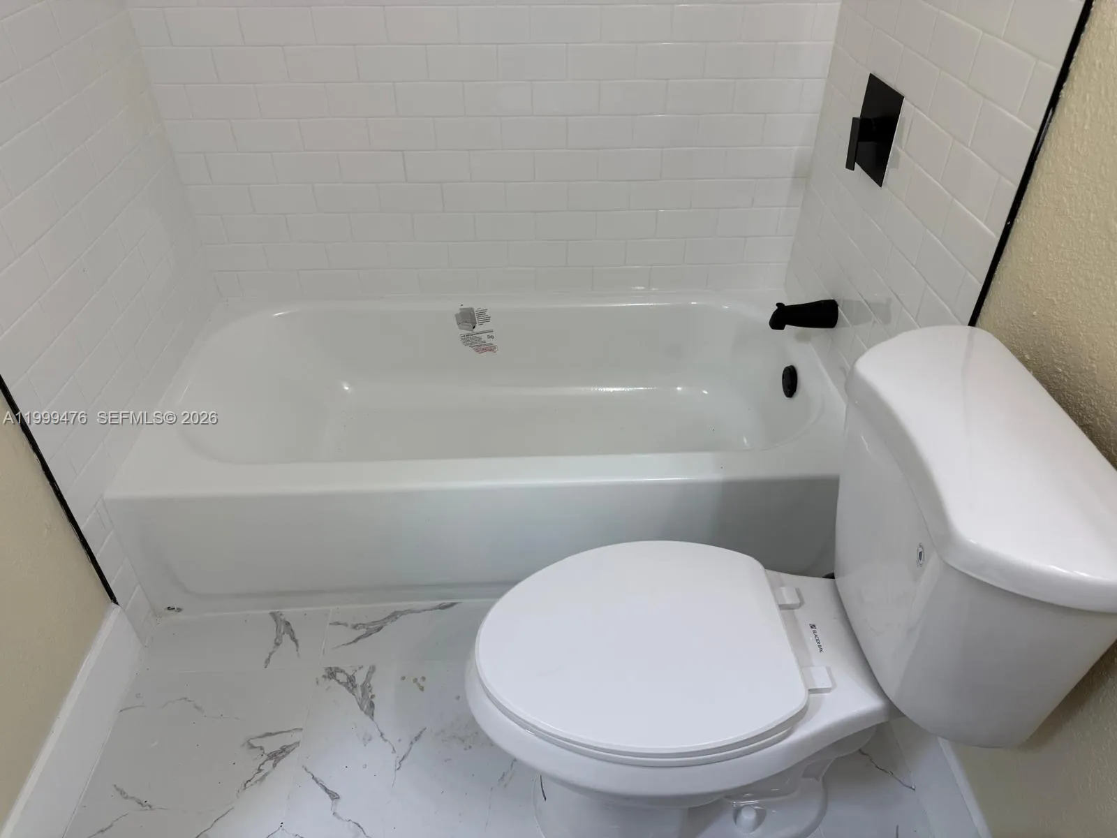 2310 W 60th St 9-g, Hialeah, Florida 33016, Hialeah, Florida 33016, 2 Bedrooms Bedrooms, ,1 BathroomBathrooms,Residential Lease,For Rent,2310 W 60th St 9-g, Hialeah, Florida 33016,A11999476