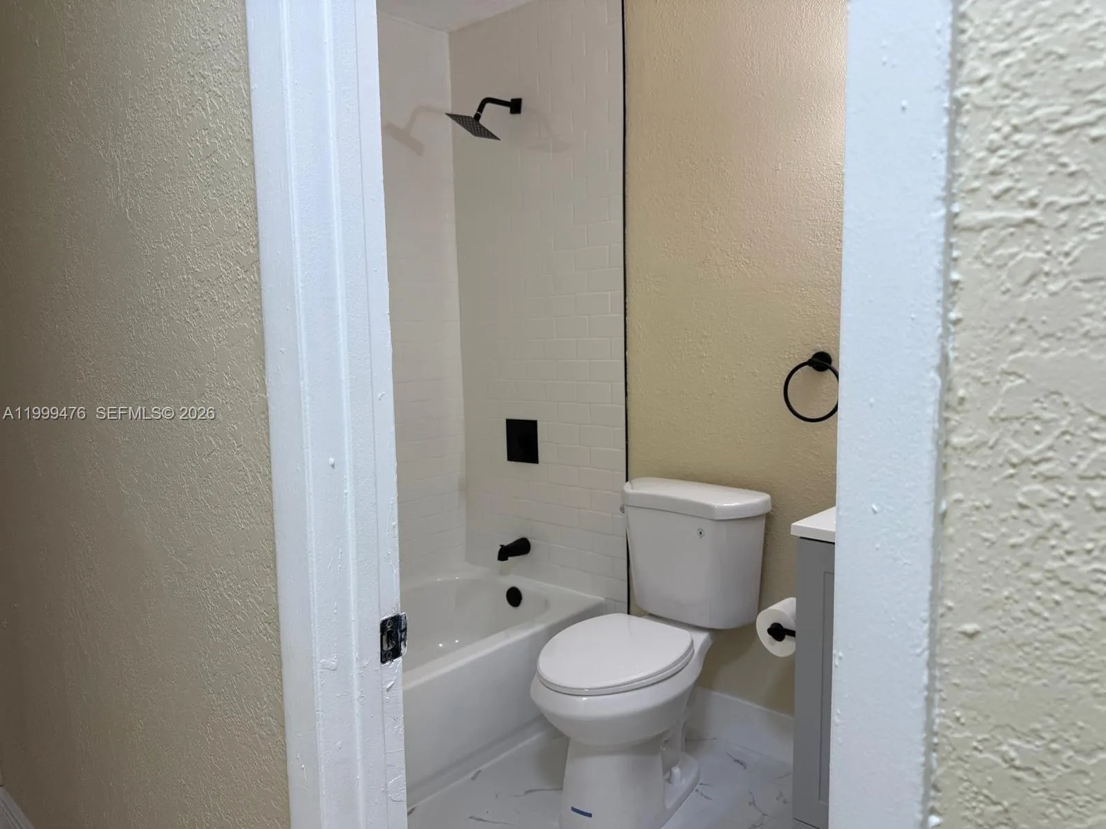 2310 W 60th St 9-g, Hialeah, Florida 33016, Hialeah, Florida 33016, 2 Bedrooms Bedrooms, ,1 BathroomBathrooms,Residential Lease,For Rent,2310 W 60th St 9-g, Hialeah, Florida 33016,A11999476