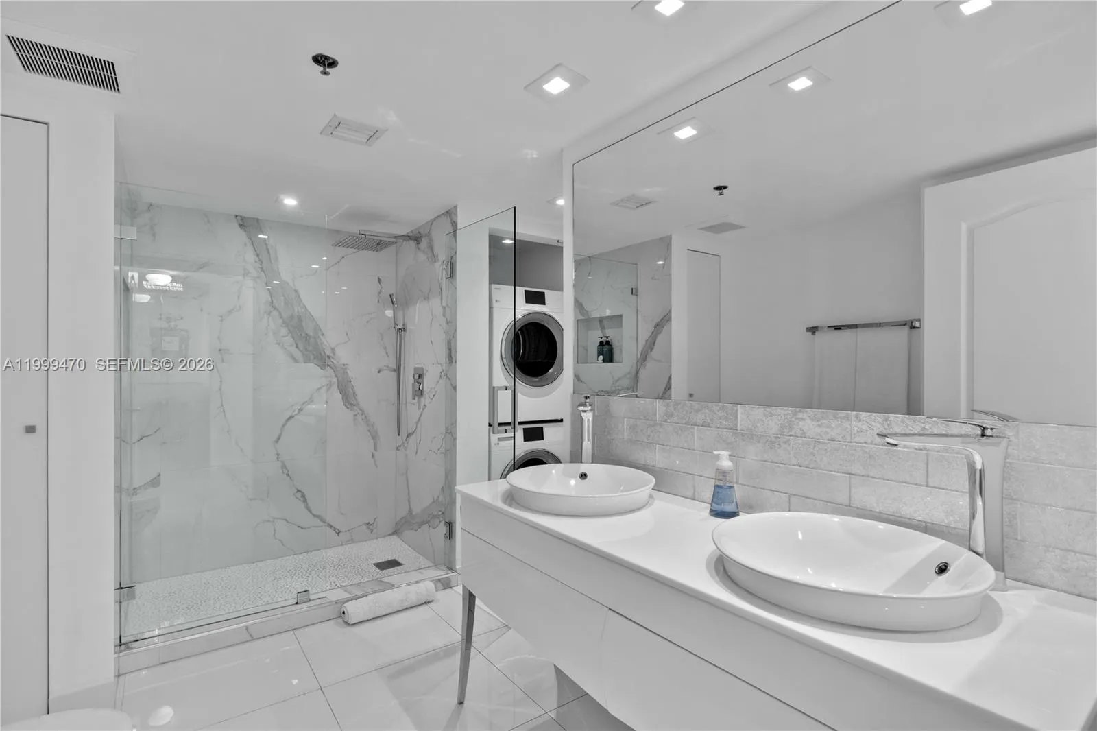 1200 Brickell Bay Dr 2017, Miami, Florida 33131, Miami, Florida 33131, 1 Bedroom Bedrooms, ,1 BathroomBathrooms,Residential,For Sale,1200 Brickell Bay Dr 2017, Miami, Florida 33131,A11999470