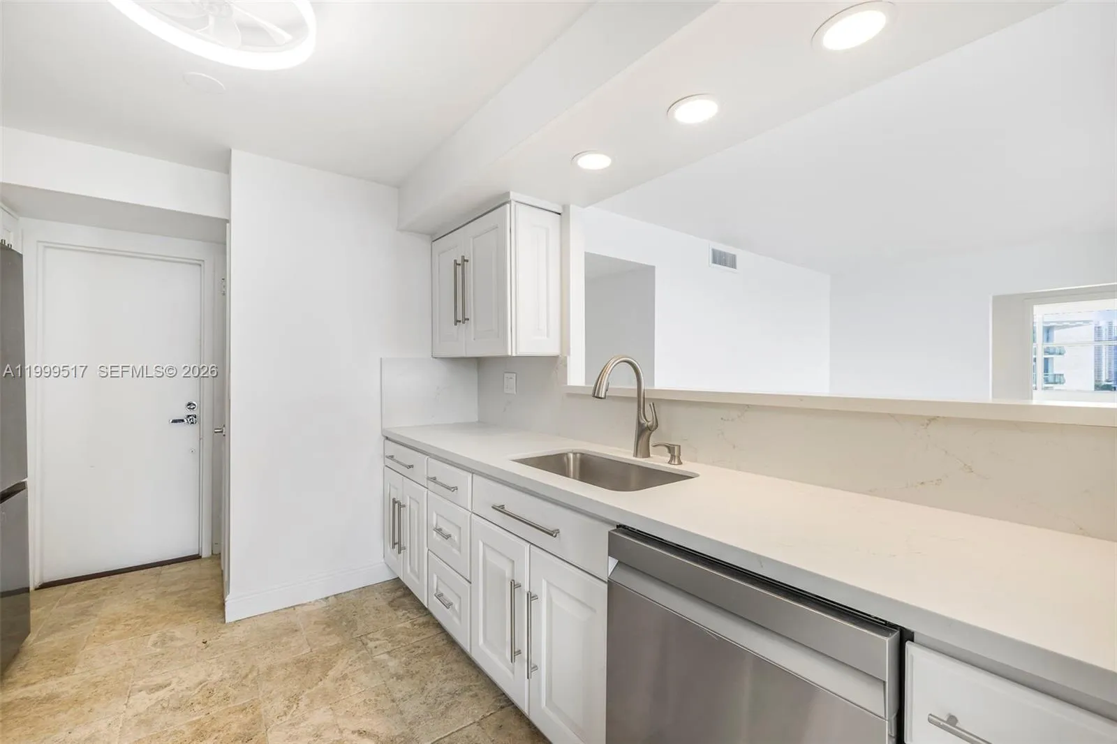 1420 Brickell Bay Dr 1401a, Miami, Florida 33131, Miami, Florida 33131, 3 Bedrooms Bedrooms, ,2 BathroomsBathrooms,Residential Lease,For Rent,1420 Brickell Bay Dr 1401a, Miami, Florida 33131,A11999517