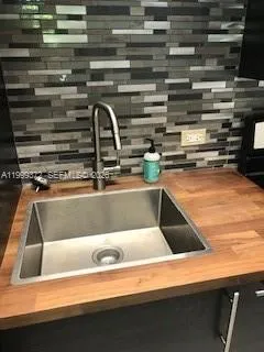 323 Washington Ave 4, Miami Beach, Florida 33139, Miami Beach, Florida 33139, 1 Bedroom Bedrooms, ,1 BathroomBathrooms,Residential,For Sale,323 Washington Ave 4, Miami Beach, Florida 33139,A11999372