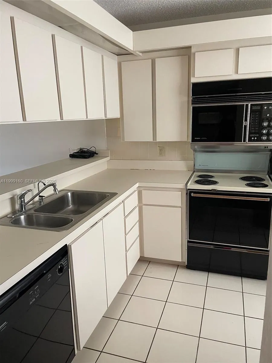 1703 Whitehall Dr 205, Davie, Florida 33324, Davie, Florida 33324, 2 Bedrooms Bedrooms, ,2 BathroomsBathrooms,Residential,For Sale,1703 Whitehall Dr 205, Davie, Florida 33324,A11999160