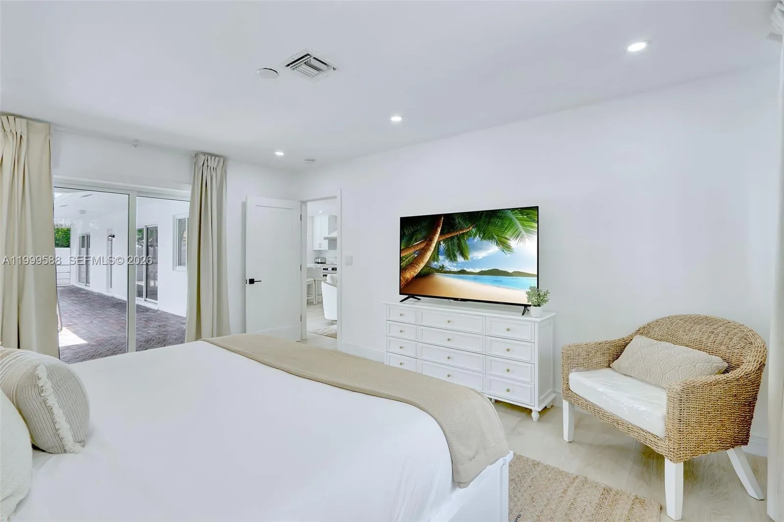 1050 Se 5th Ct, Pompano Beach, Florida 33060, Pompano Beach, Florida 33060, 4 Bedrooms Bedrooms, ,3 BathroomsBathrooms,Residential,For Sale,1050 Se 5th Ct, Pompano Beach, Florida 33060,A11999588