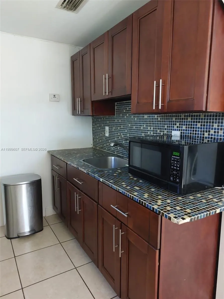 9841 Sw 48th St 1, Miami, Florida 33165, Miami, Florida 33165, 2 Bedrooms Bedrooms, ,1 BathroomBathrooms,Residential Lease,For Rent,9841 Sw 48th St 1, Miami, Florida 33165,A11999607