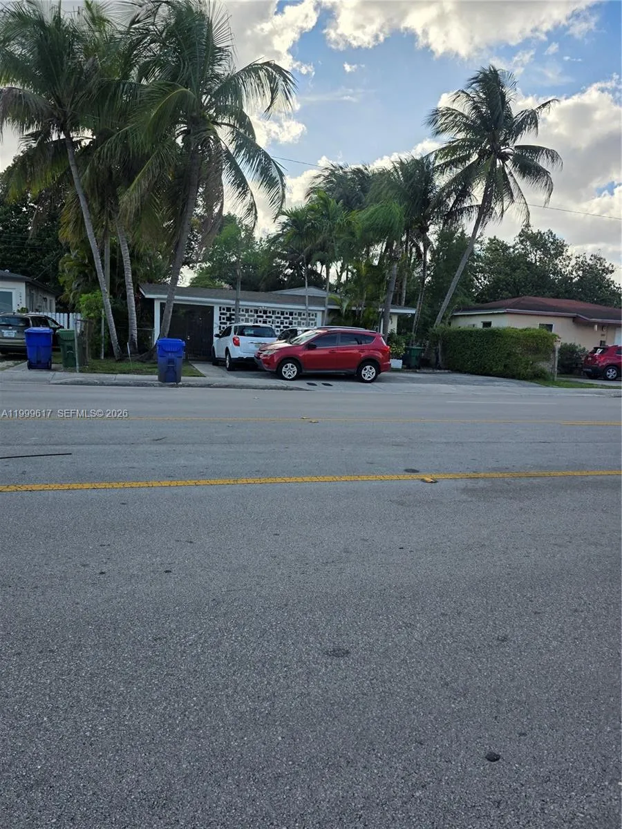 2832 Sw 37th Ave 2834, Miami, Florida 33133, Miami, Florida 33133, 2 Bedrooms Bedrooms, ,1 BathroomBathrooms,Residential Lease,For Rent,2832 Sw 37th Ave 2834, Miami, Florida 33133,A11999617
