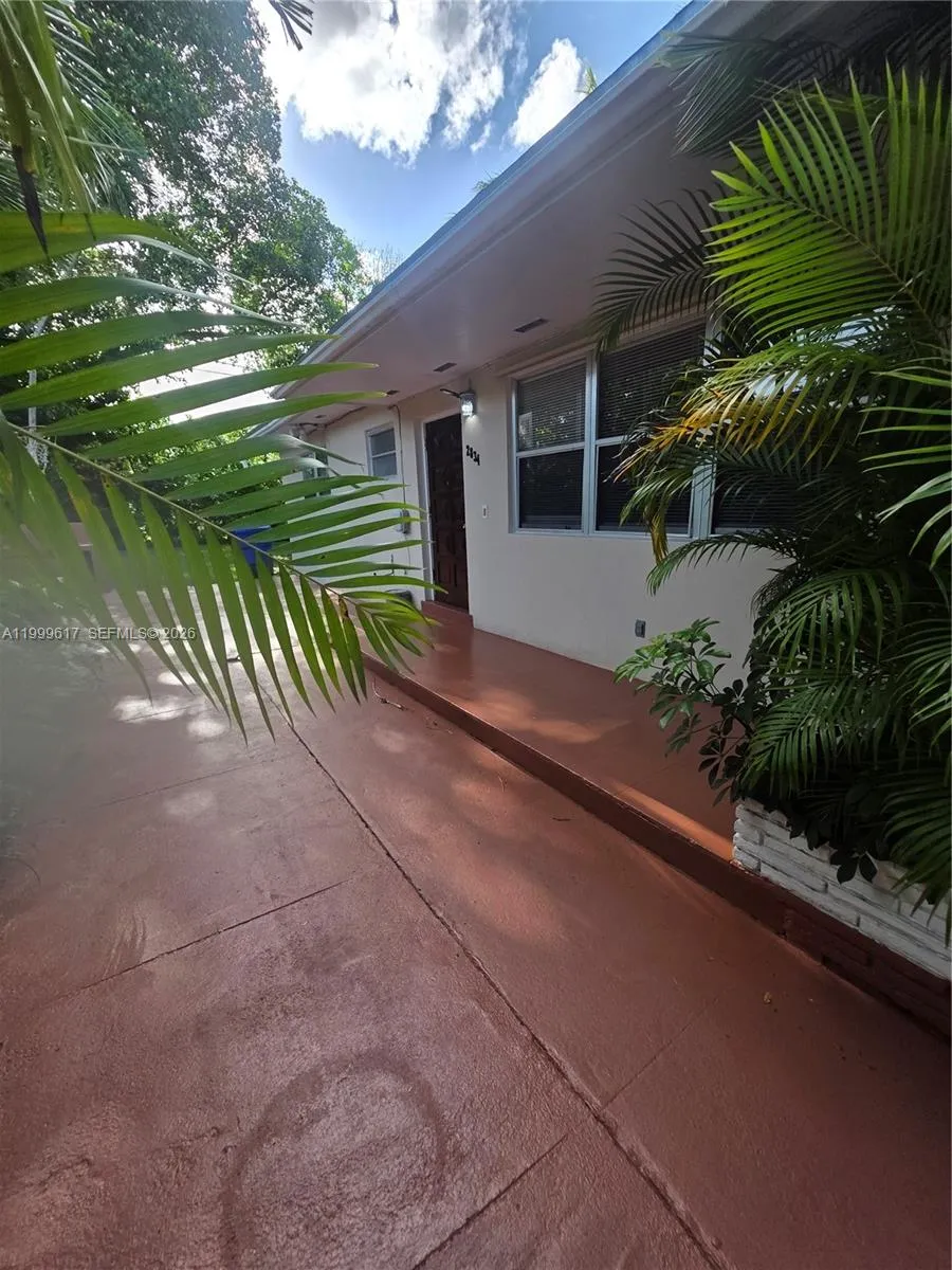 2832 Sw 37th Ave 2834, Miami, Florida 33133, Miami, Florida 33133, 2 Bedrooms Bedrooms, ,1 BathroomBathrooms,Residential Lease,For Rent,2832 Sw 37th Ave 2834, Miami, Florida 33133,A11999617