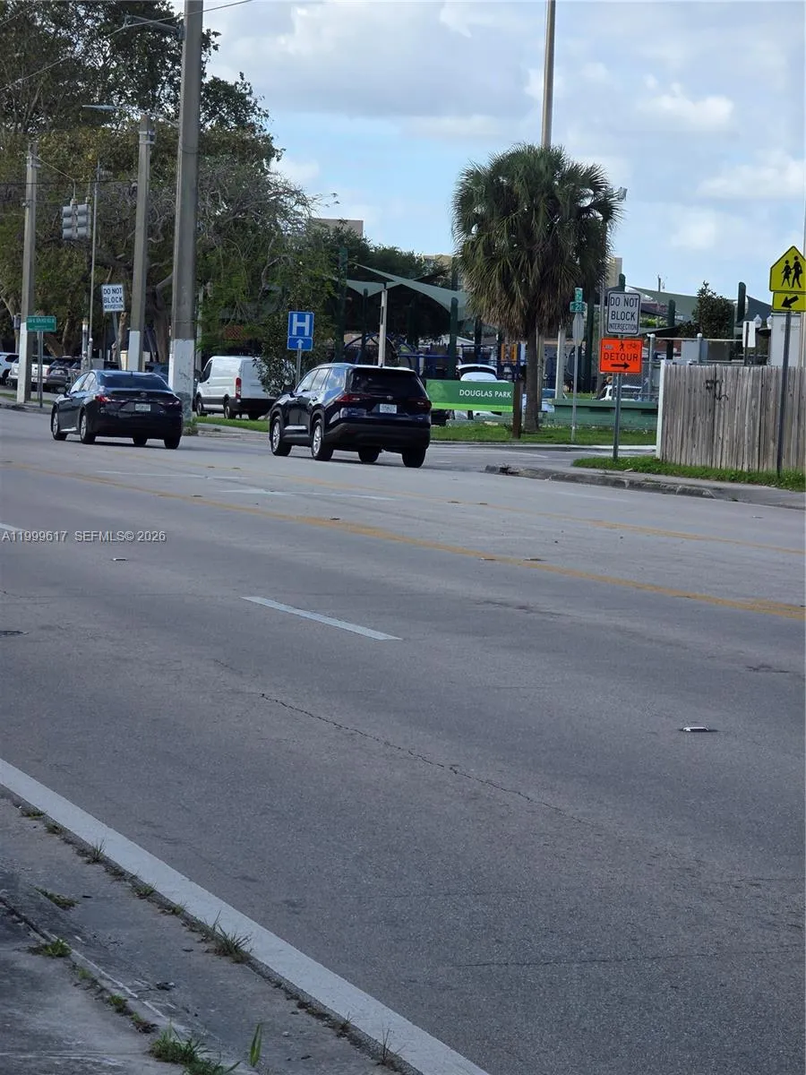 2832 Sw 37th Ave 2834, Miami, Florida 33133, Miami, Florida 33133, 2 Bedrooms Bedrooms, ,1 BathroomBathrooms,Residential Lease,For Rent,2832 Sw 37th Ave 2834, Miami, Florida 33133,A11999617