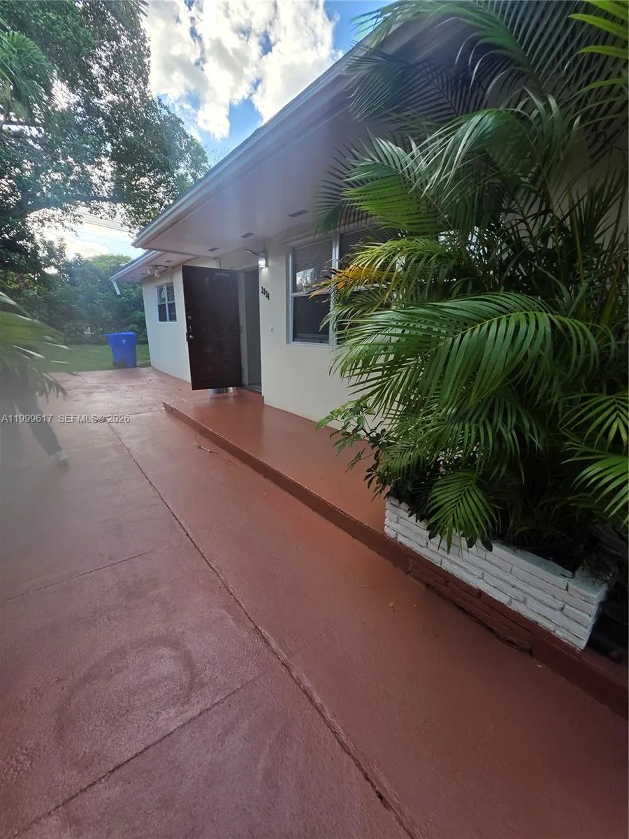 2832 Sw 37th Ave 2834, Miami, Florida 33133, Miami, Florida 33133, 2 Bedrooms Bedrooms, ,1 BathroomBathrooms,Residential Lease,For Rent,2832 Sw 37th Ave 2834, Miami, Florida 33133,A11999617