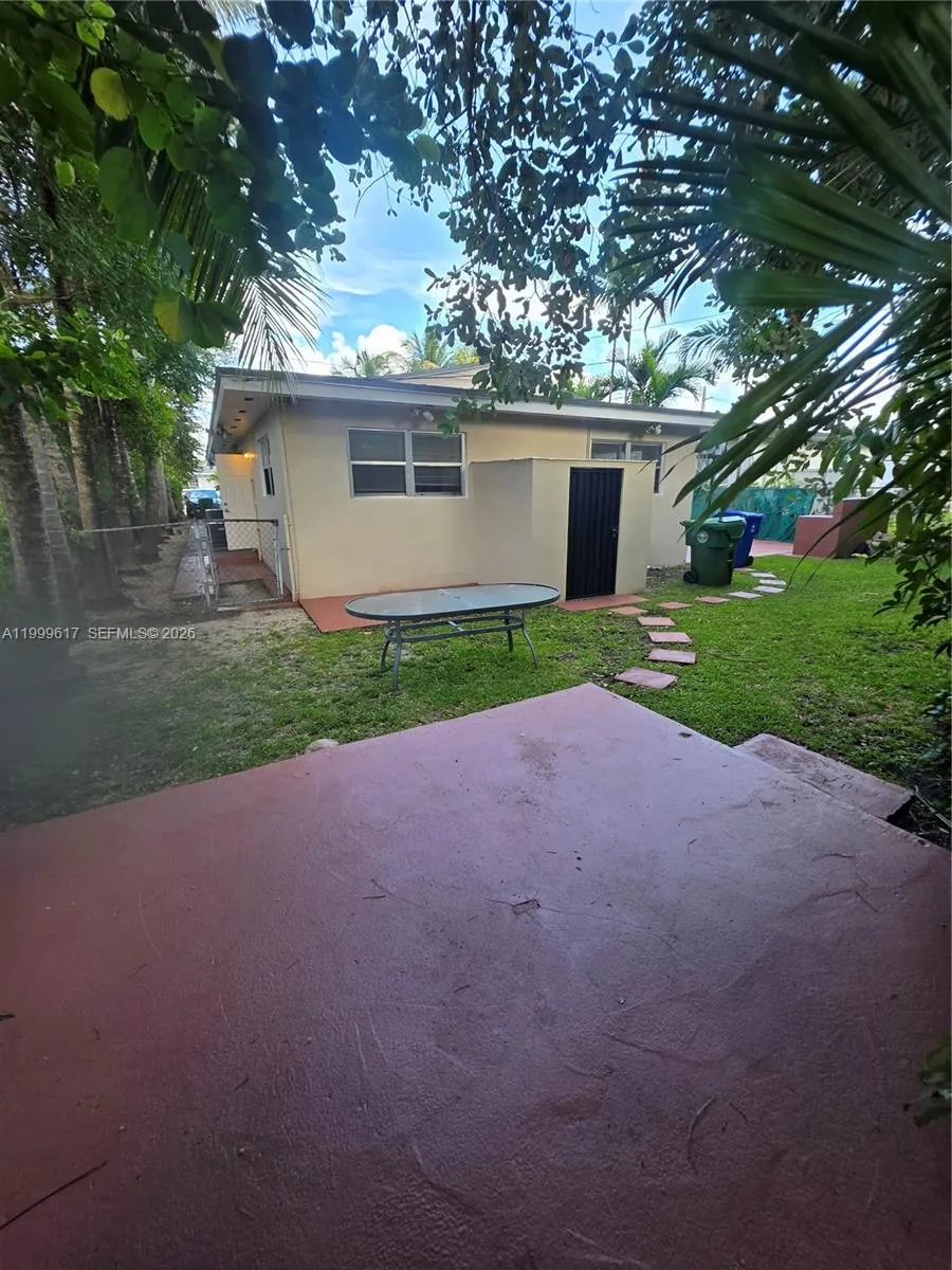 2832 Sw 37th Ave 2834, Miami, Florida 33133, Miami, Florida 33133, 2 Bedrooms Bedrooms, ,1 BathroomBathrooms,Residential Lease,For Rent,2832 Sw 37th Ave 2834, Miami, Florida 33133,A11999617