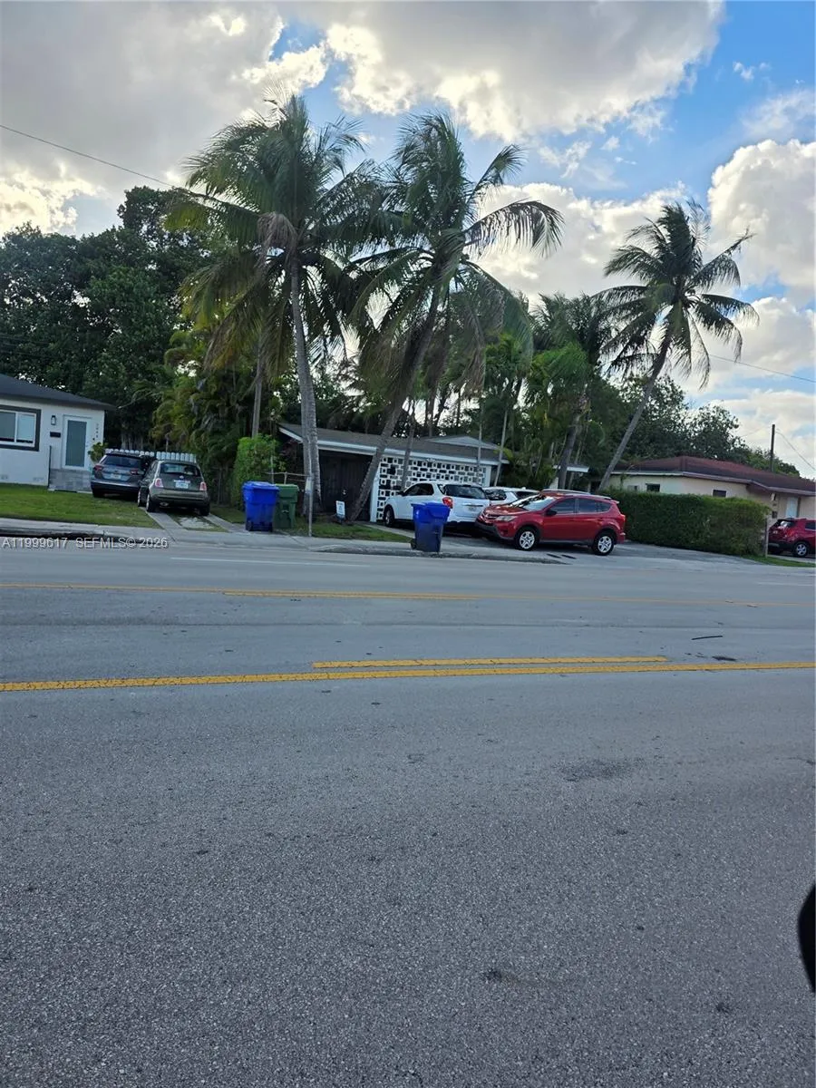 2832 Sw 37th Ave 2834, Miami, Florida 33133, Miami, Florida 33133, 2 Bedrooms Bedrooms, ,1 BathroomBathrooms,Residential Lease,For Rent,2832 Sw 37th Ave 2834, Miami, Florida 33133,A11999617