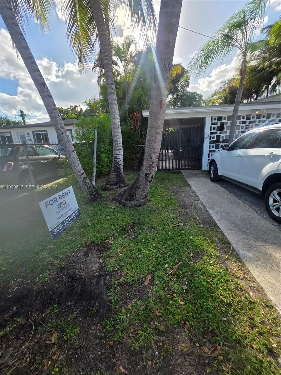 2832 Sw 37th Ave 2834, Miami, Florida 33133, Miami, Florida 33133, 2 Bedrooms Bedrooms, ,1 BathroomBathrooms,Residential Lease,For Rent,2832 Sw 37th Ave 2834, Miami, Florida 33133,A11999617