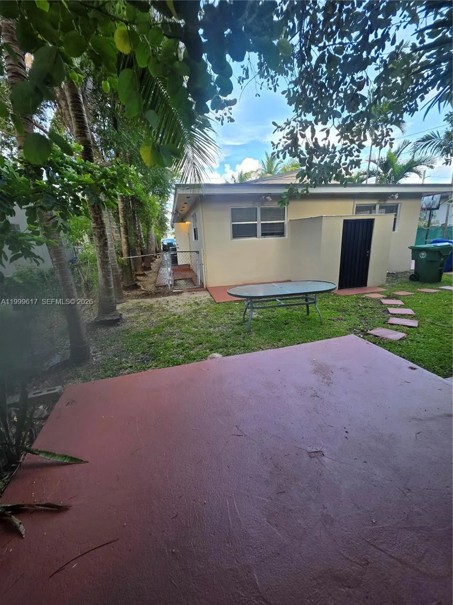 2832 Sw 37th Ave 2834, Miami, Florida 33133, Miami, Florida 33133, 2 Bedrooms Bedrooms, ,1 BathroomBathrooms,Residential Lease,For Rent,2832 Sw 37th Ave 2834, Miami, Florida 33133,A11999617