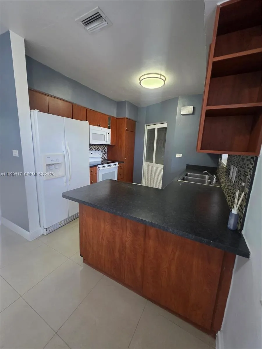 2832 Sw 37th Ave 2834, Miami, Florida 33133, Miami, Florida 33133, 2 Bedrooms Bedrooms, ,1 BathroomBathrooms,Residential Lease,For Rent,2832 Sw 37th Ave 2834, Miami, Florida 33133,A11999617