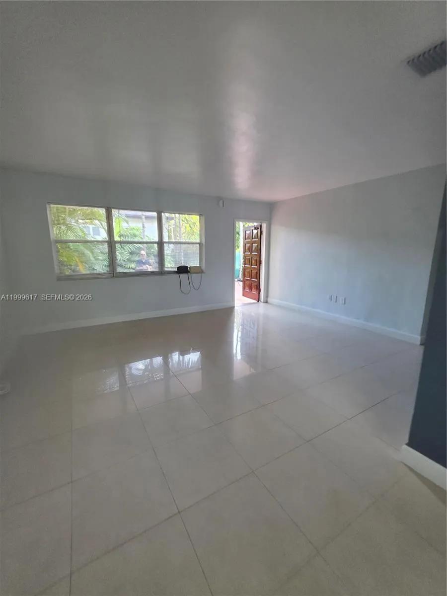 2832 Sw 37th Ave 2834, Miami, Florida 33133, Miami, Florida 33133, 2 Bedrooms Bedrooms, ,1 BathroomBathrooms,Residential Lease,For Rent,2832 Sw 37th Ave 2834, Miami, Florida 33133,A11999617