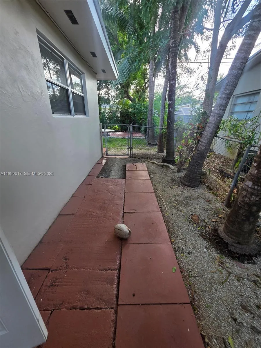 2832 Sw 37th Ave 2834, Miami, Florida 33133, Miami, Florida 33133, 2 Bedrooms Bedrooms, ,1 BathroomBathrooms,Residential Lease,For Rent,2832 Sw 37th Ave 2834, Miami, Florida 33133,A11999617