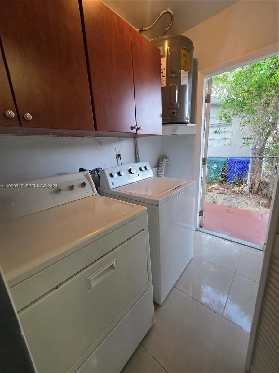 2832 Sw 37th Ave 2834, Miami, Florida 33133, Miami, Florida 33133, 2 Bedrooms Bedrooms, ,1 BathroomBathrooms,Residential Lease,For Rent,2832 Sw 37th Ave 2834, Miami, Florida 33133,A11999617