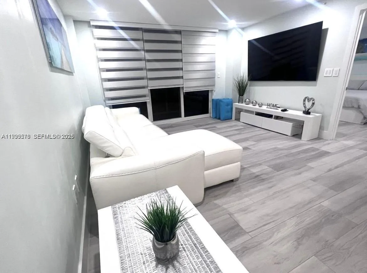 6917 Collins Ave 806, Miami Beach, Florida 33141, Miami Beach, Florida 33141, 1 Bedroom Bedrooms, ,1 BathroomBathrooms,Residential Lease,For Rent,6917 Collins Ave 806, Miami Beach, Florida 33141,A11999578