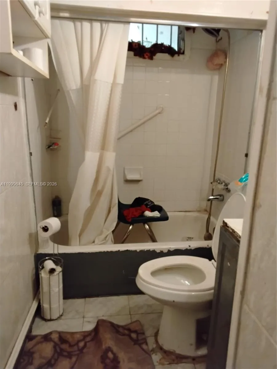 2124 Nw 81st St, Miami, Florida 33147, Miami, Florida 33147, 2 Bedrooms Bedrooms, ,1 BathroomBathrooms,Residential,For Sale,2124 Nw 81st St, Miami, Florida 33147,A11999645