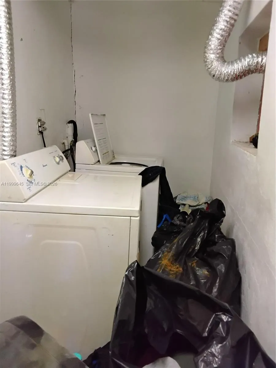 2124 Nw 81st St, Miami, Florida 33147, Miami, Florida 33147, 2 Bedrooms Bedrooms, ,1 BathroomBathrooms,Residential,For Sale,2124 Nw 81st St, Miami, Florida 33147,A11999645