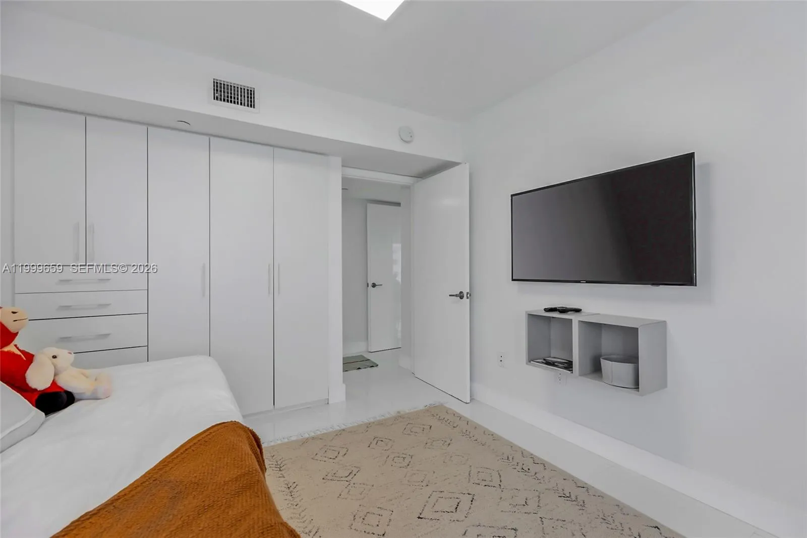 6301 Collins Ave 2103, Miami Beach, Florida 33141, Miami Beach, Florida 33141, 2 Bedrooms Bedrooms, ,2 BathroomsBathrooms,Residential Lease,For Rent,6301 Collins Ave 2103, Miami Beach, Florida 33141,A11999659