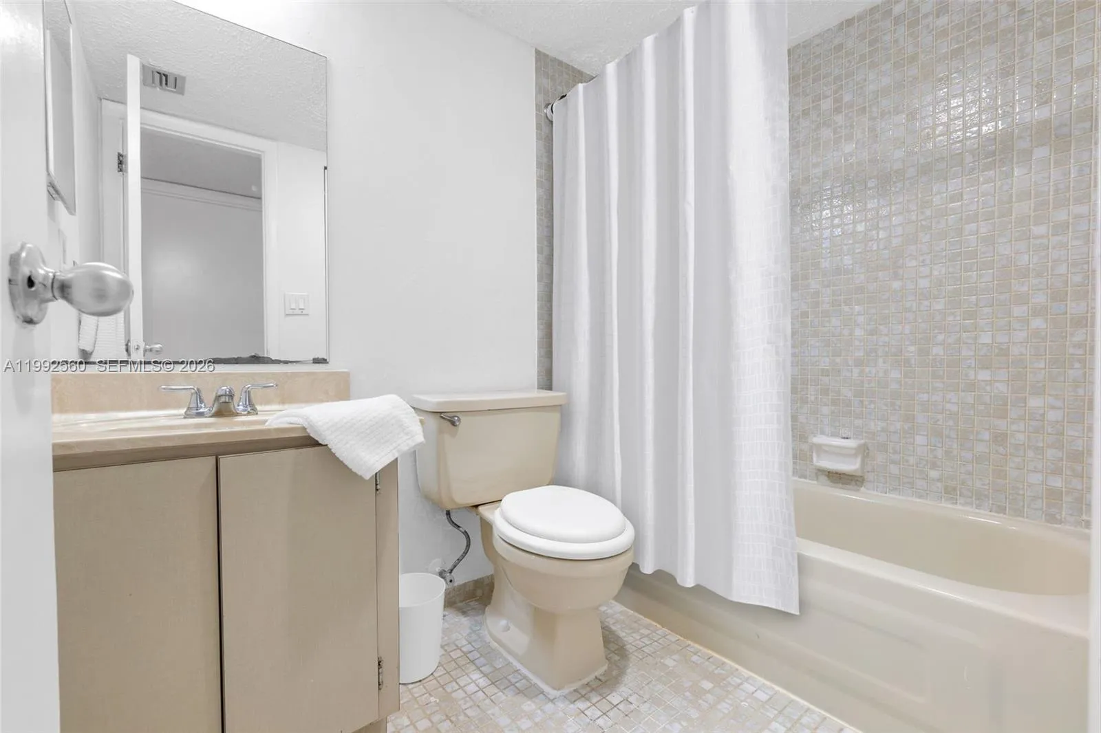 1021 Mockingbird Ln 302, Plantation, Florida 33324, Plantation, Florida 33324, 2 Bedrooms Bedrooms, ,2 BathroomsBathrooms,Residential,For Sale,1021 Mockingbird Ln 302, Plantation, Florida 33324,A11992560